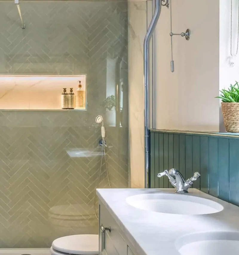 Traditional and Functional Family Bathroom