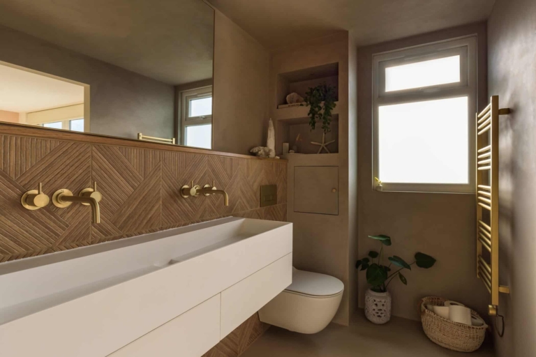 Beautiful Ensuite Featuring Micro-cement