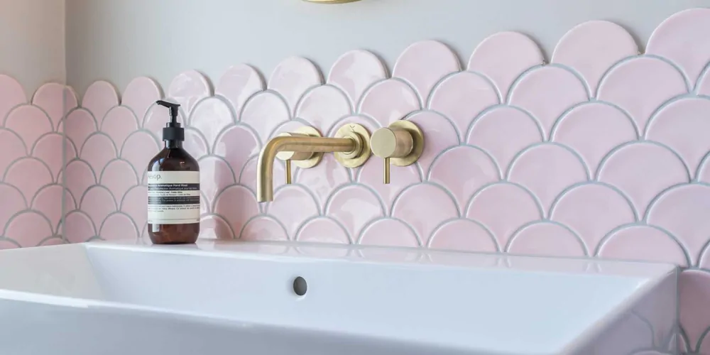 Unique and Contemporary Wet Room with Scallop Tiles