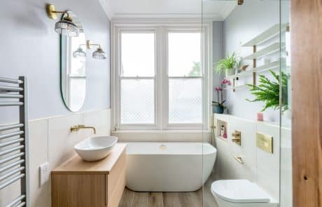 What’s the Difference Between Fitted and Regular Bathrooms?
