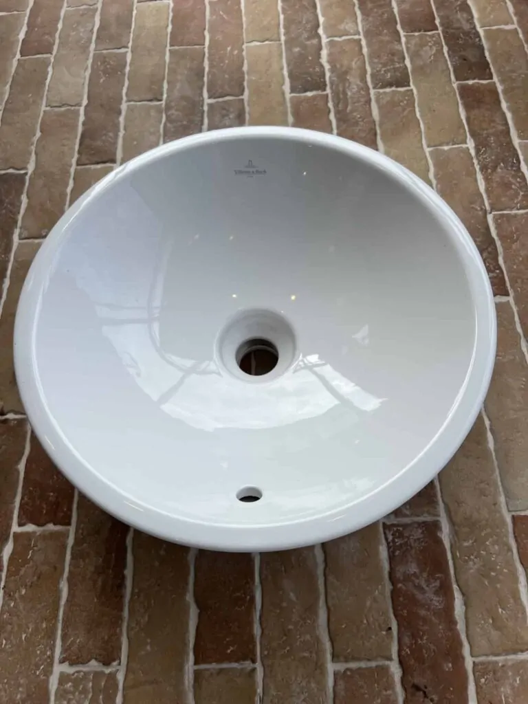 Villeroy & Boch Semi inset countertop basin